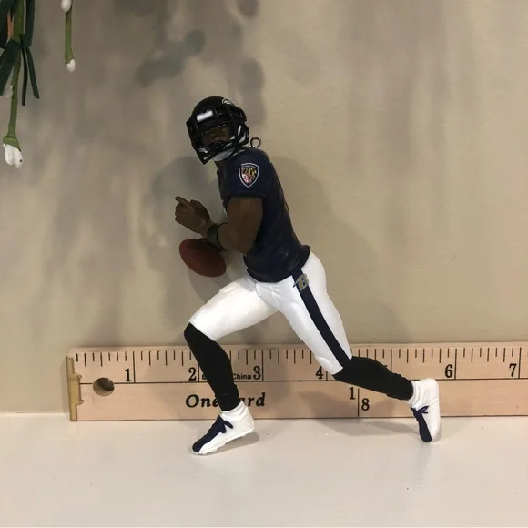 Lamar Jackson Hallmark Keepsake Ornament 2021 Baltimore Ravens Football - Picture 6 of 12